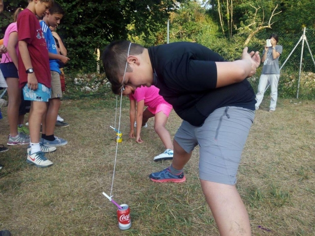  Jouer avec un marqueur et une canette 